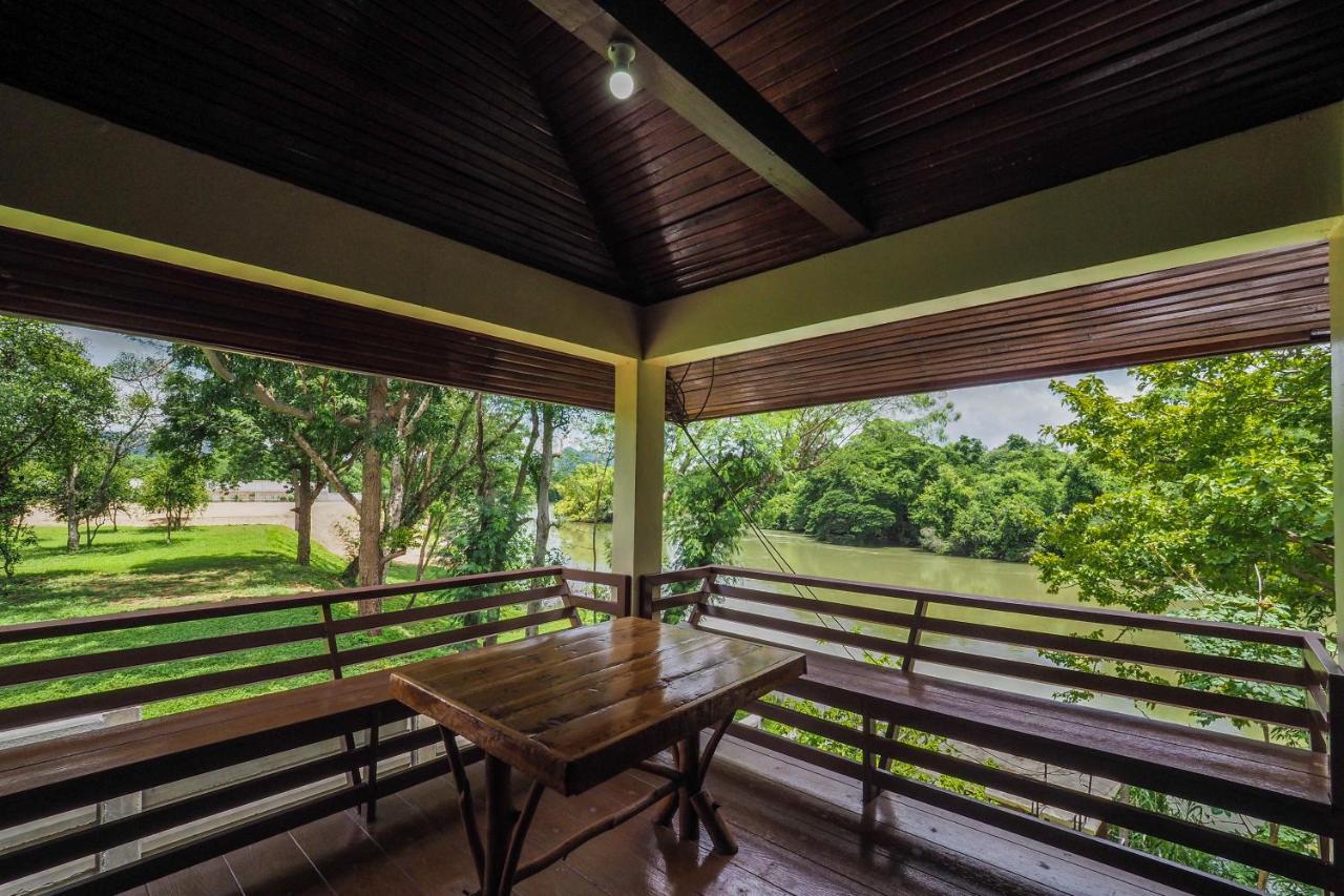 Ratmanee House Hotell Kanchanaburi City Exteriör bild