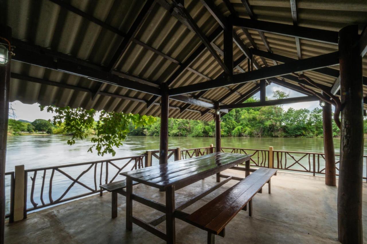 Ratmanee House Hotell Kanchanaburi City Exteriör bild