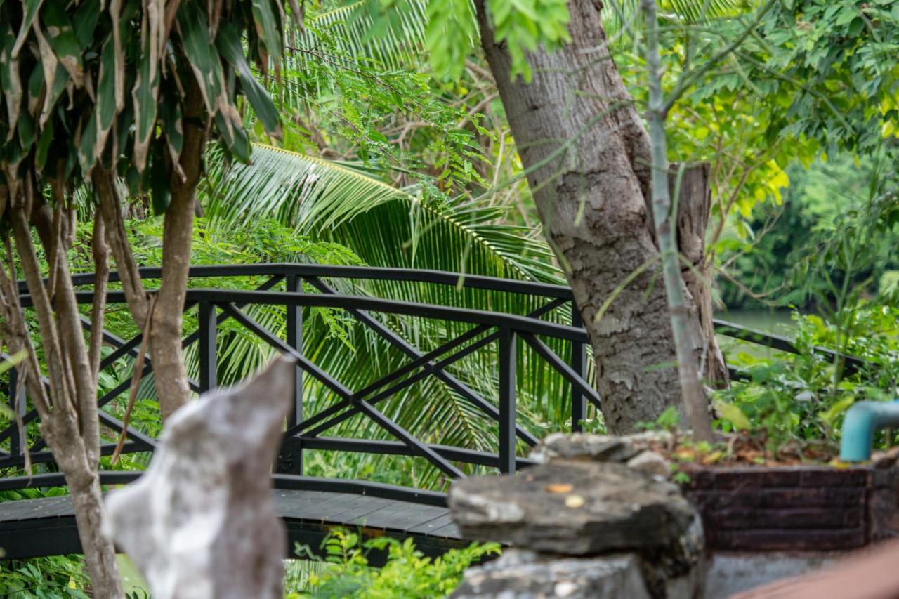 Ratmanee House Hotell Kanchanaburi City Exteriör bild