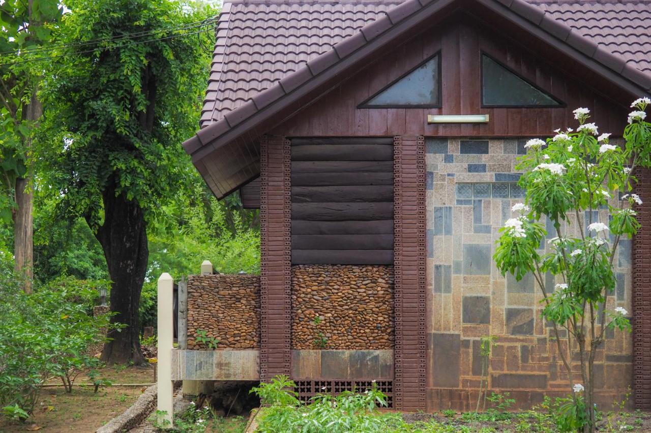 Ratmanee House Hotell Kanchanaburi City Exteriör bild