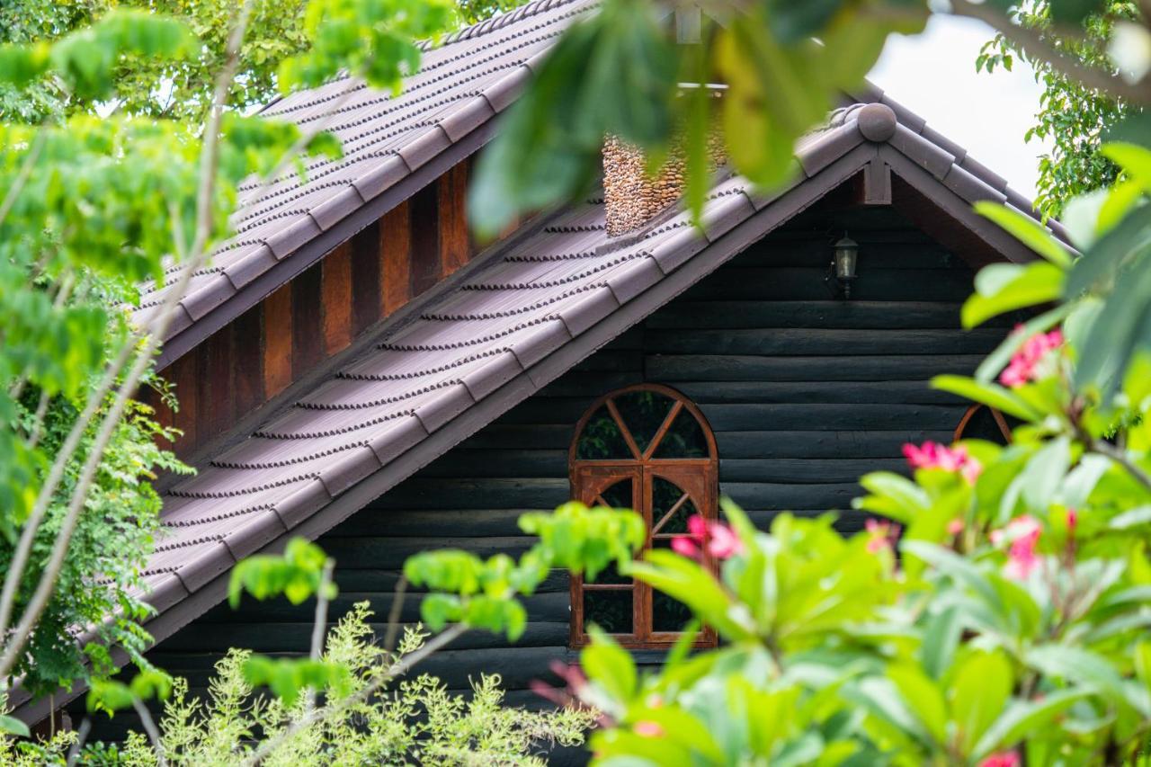 Ratmanee House Hotell Kanchanaburi City Exteriör bild