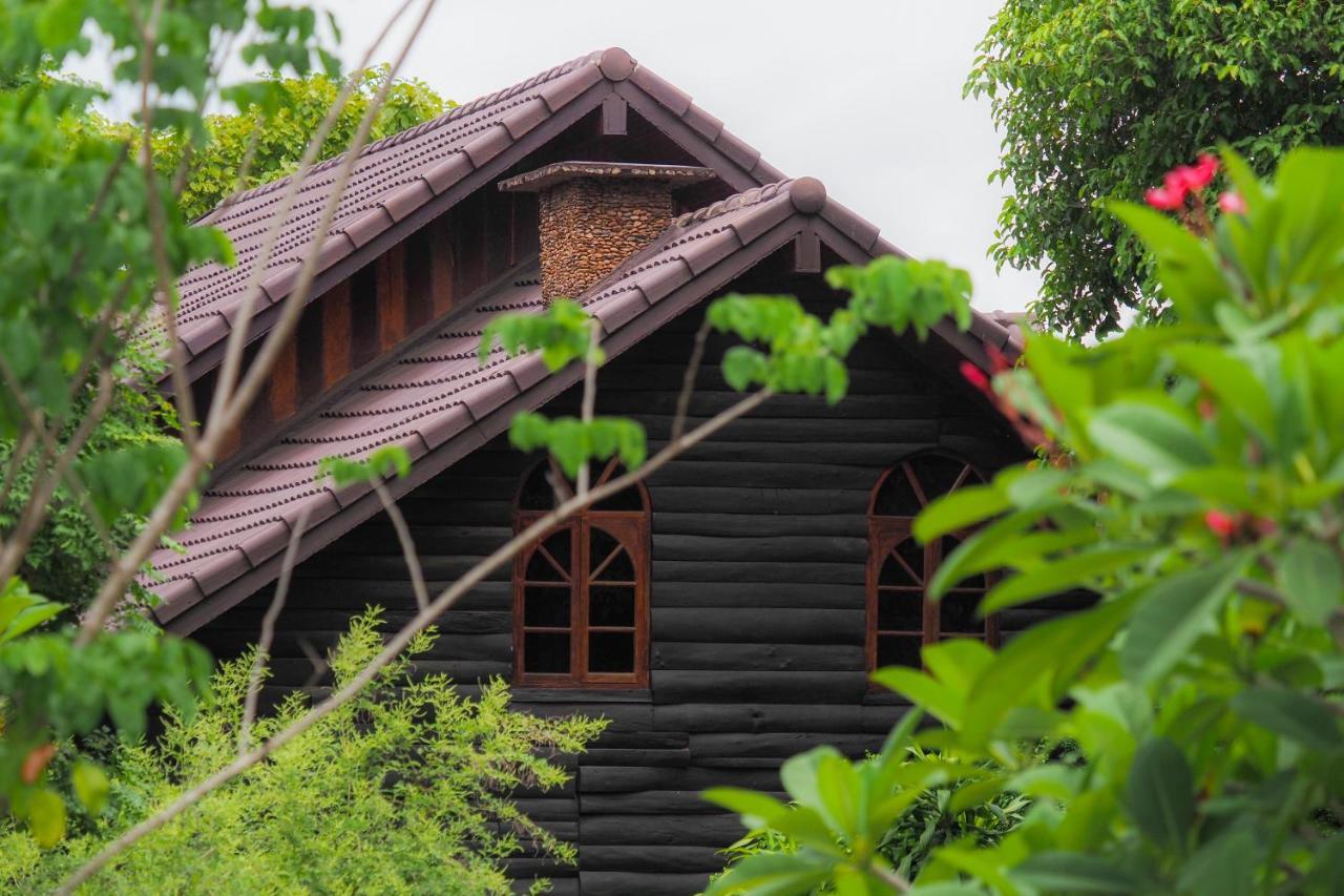 Ratmanee House Hotell Kanchanaburi City Exteriör bild