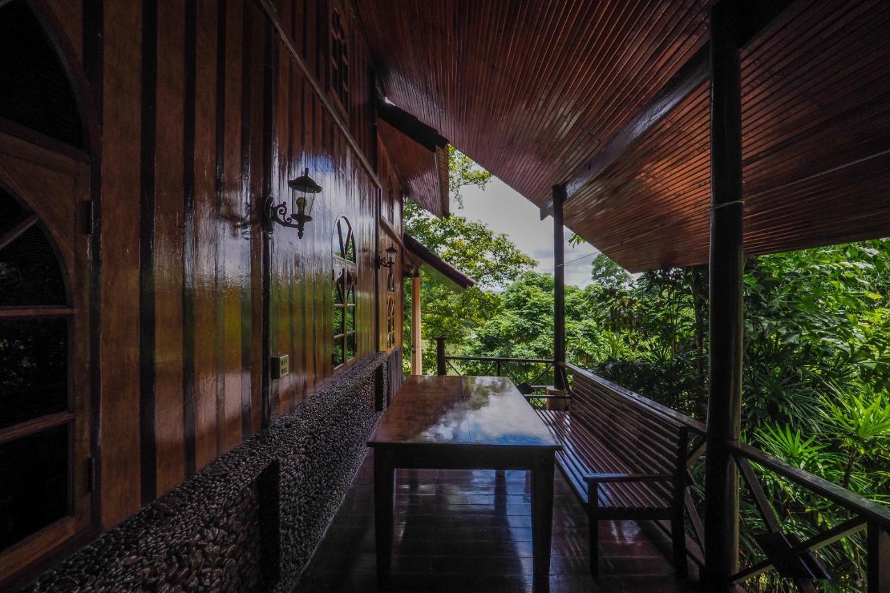 Ratmanee House Hotell Kanchanaburi City Exteriör bild
